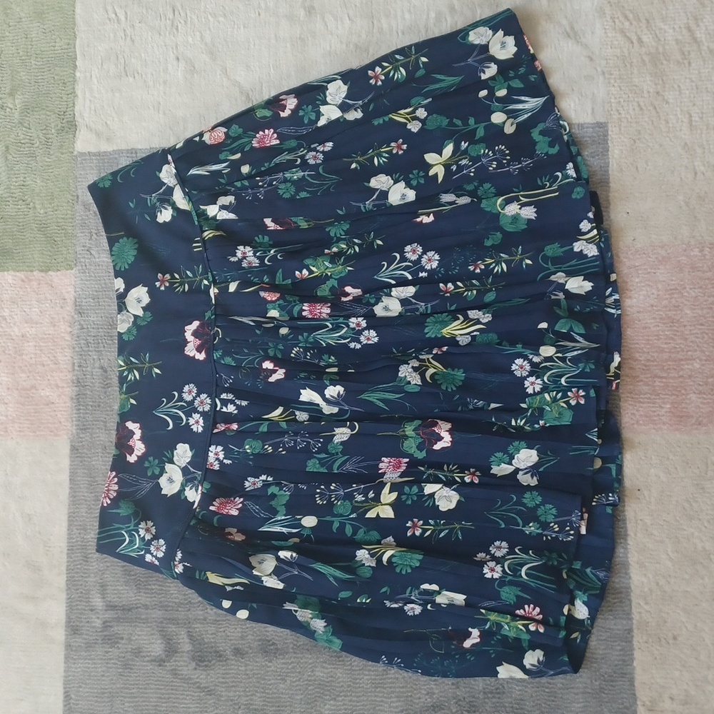 2/$12 LOFT Pleated Navy Blue Floral Skirt Size 10